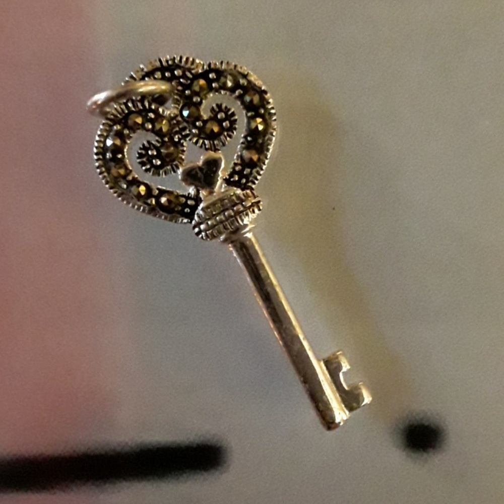 💕Key Charm W/Pave Black Crystals💕